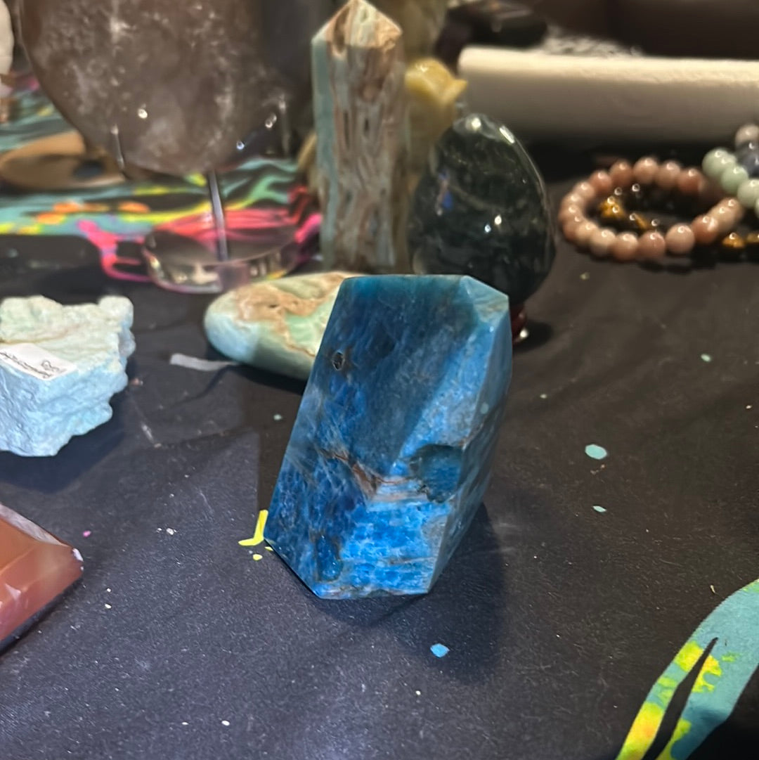 Blue apatite freeform