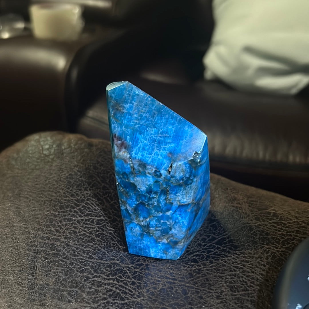 Blue apatite freeform